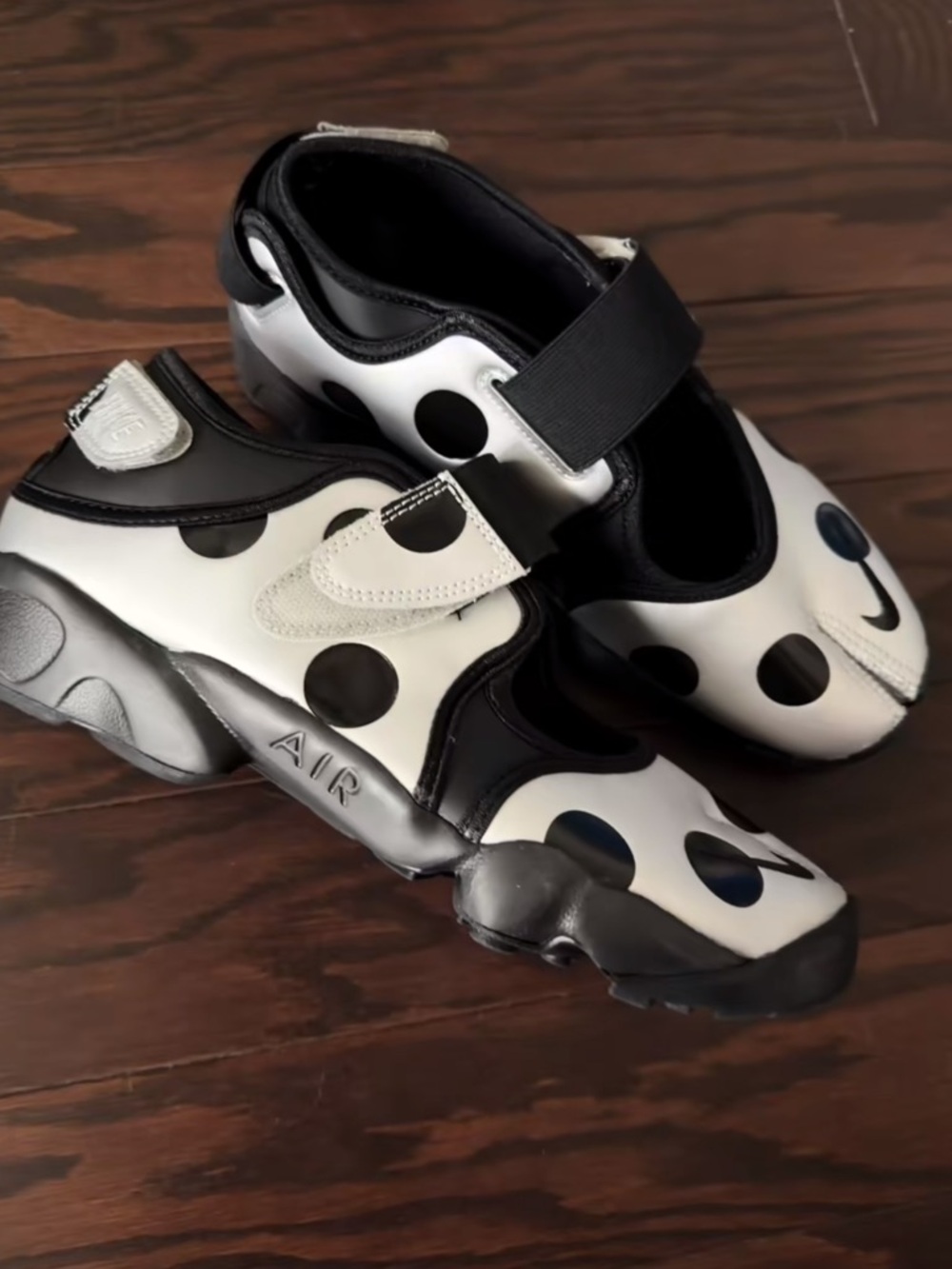 NEW Women's NIKE Air Rift Polka Dot Metallic Silver Black Sz 9 SOLDDDDD